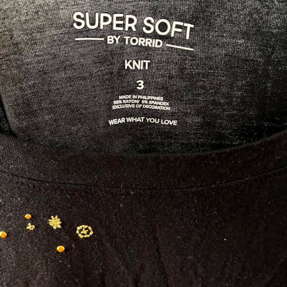 Torrid Embroirdered Gold Super Soft Black Cosmic Top 3 3X 22/24 - Picture 4 of 4